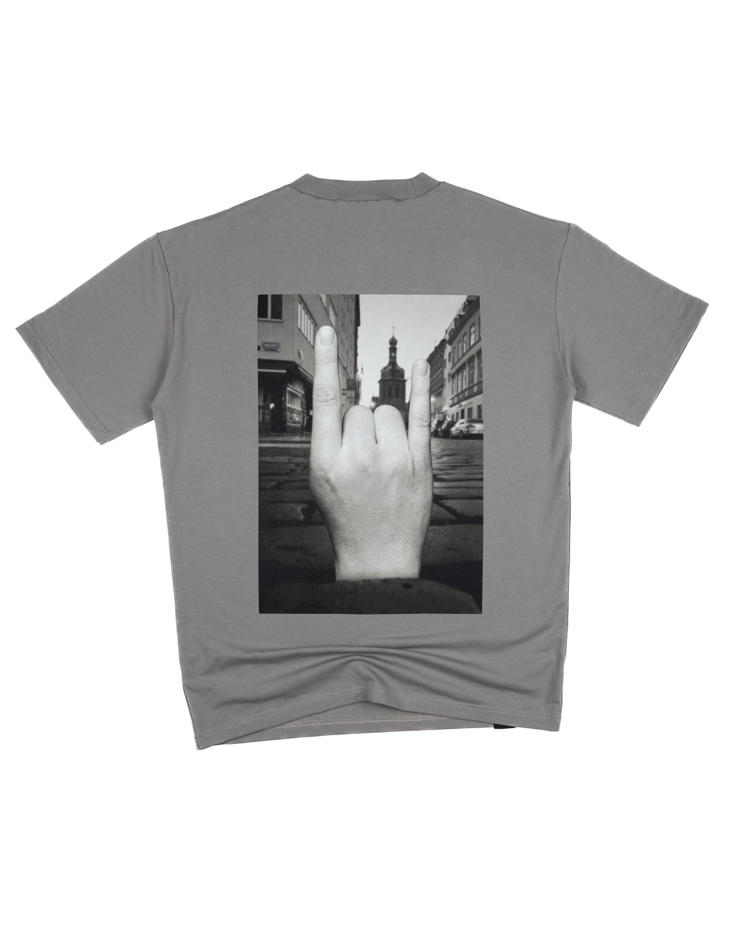 muži_šedá_gesto_3