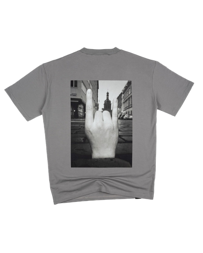 muži_šedá_gesto_3